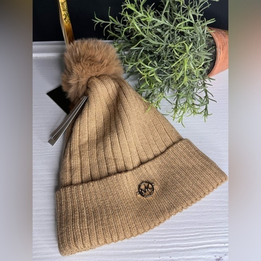 Michael Kors Knit Beanie Hat Pom Pom Logo Winter Hat NWT